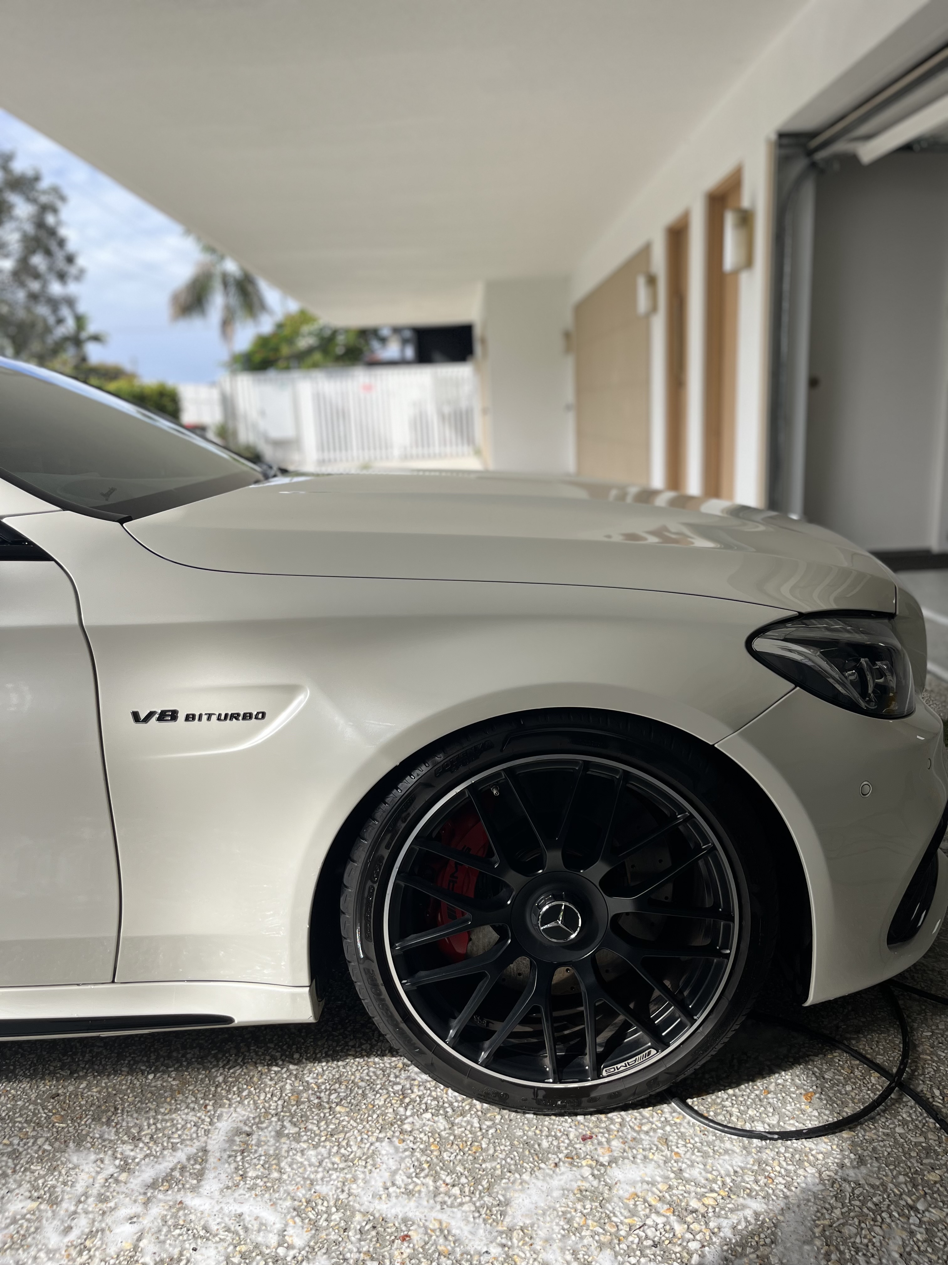 Mercedes V8 Biturbo front wheel detail